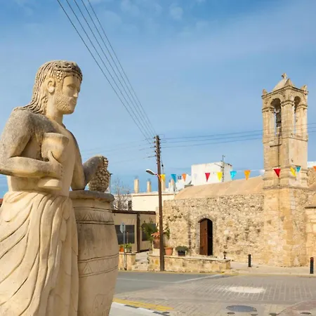 Charoula Pente Paphos