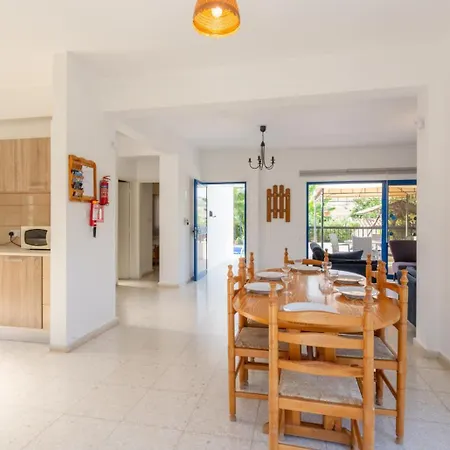 Charoula Pente * Paphos