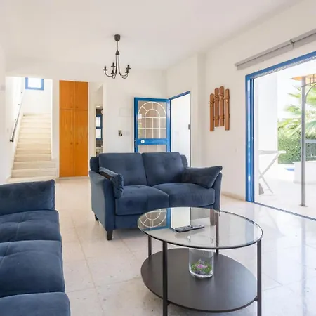 Charoula Pente Paphos