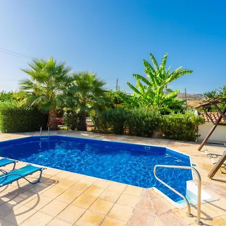 Vilă Charoula Pente Paphos