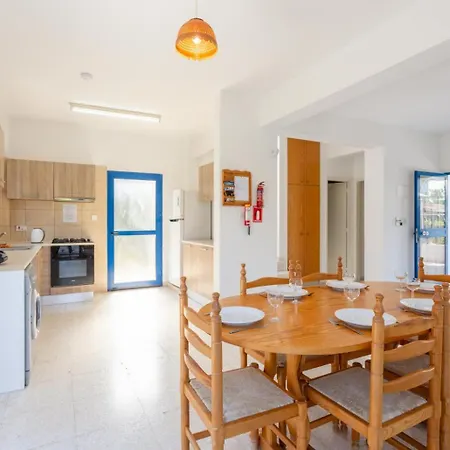 Villa Charoula Pente *