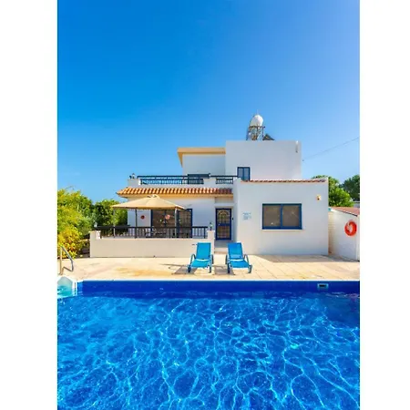 Charoula Pente Villa