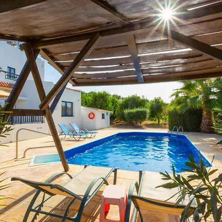 Charoula Pente Villa