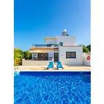 Charoula Pente Villa