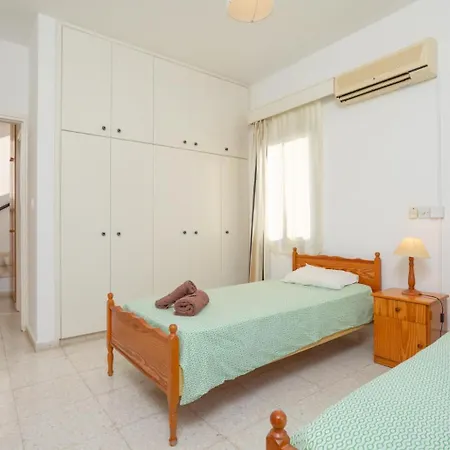 Charoula Pente * Paphos