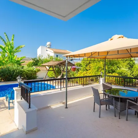 Villa Charoula Pente *