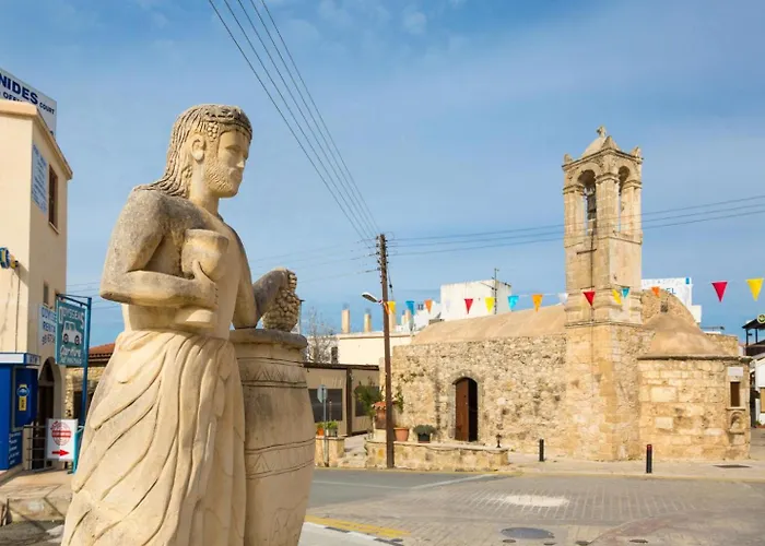 Charoula Pente Paphos