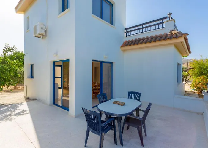 Charoula Pente Paphos