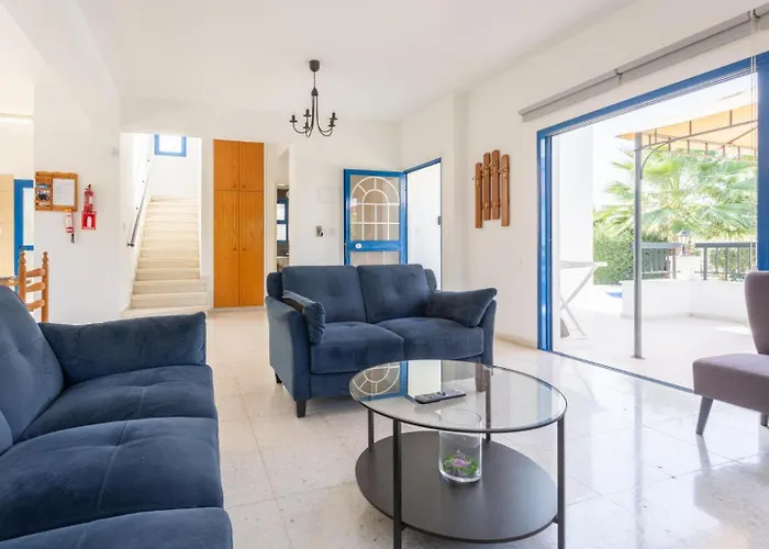 Charoula Pente Paphos