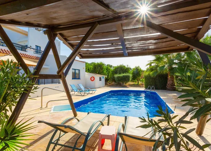 Charoula Pente Villa