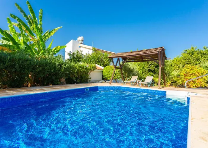 Charoula Pente Villa *